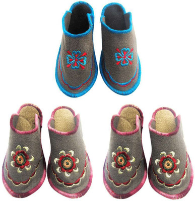 

Shilipi Perokars Slippers, Multicolor