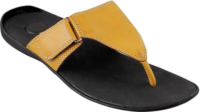 

Mochi Slip-On Slippers, 33;yellow