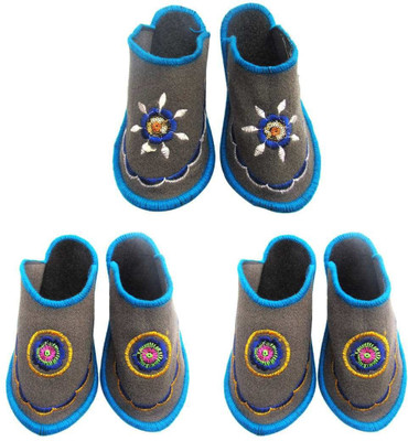 

Shree Sai Slippers, Multicolor