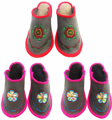 

Shilipi Perokars Slippers, Multicolor