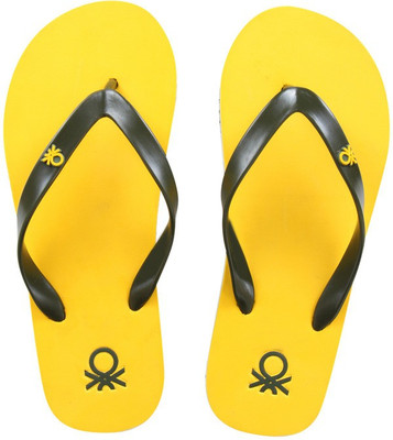 

United Colors of Benetton Flip Flops, Yellow::olive