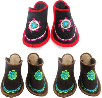 

Shree Sai Slippers, Multicolor