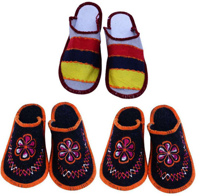 

Champaliya Slippers, Multicolor