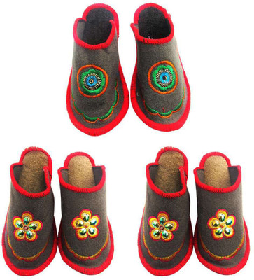 

Shilipi Perokars Slippers, Multicolor