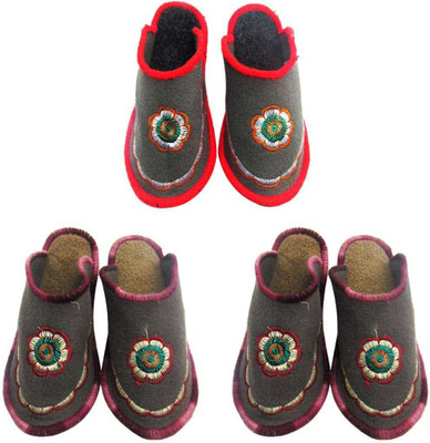 

Shree Sai Slippers, Multicolor