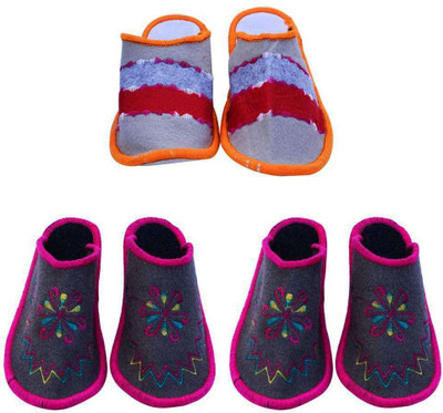 

Champaliya Slippers, Multicolor