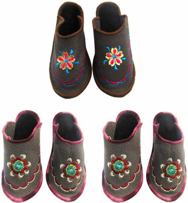 

Shree Sai Slippers, Multicolor