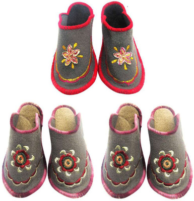 

Shilipi Perokars Slippers, Multicolor