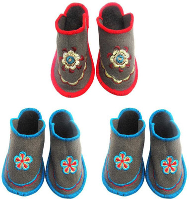 

Champaliya Slippers, Multicolor