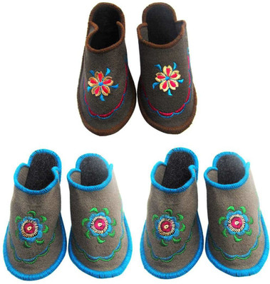 

Shree Sai Slippers, Multicolor