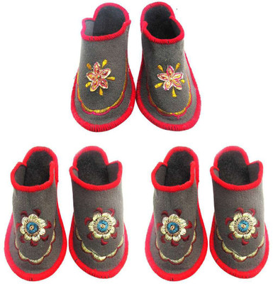 

Shilipi Perokars Slippers, Multicolor
