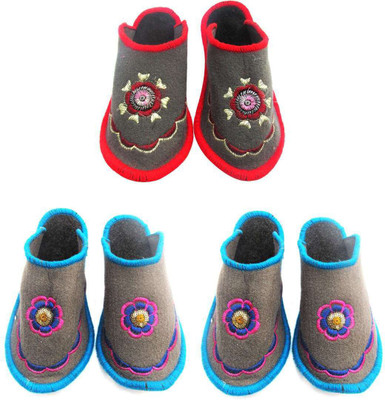 

Shilipi Perokars Slippers, Multicolor