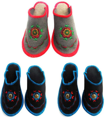 

Champaliya Slippers, Multicolor