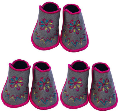 

Shilipi Perokars Slippers, Multicolor