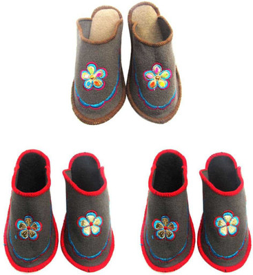 

Champaliya Slippers, Multicolor