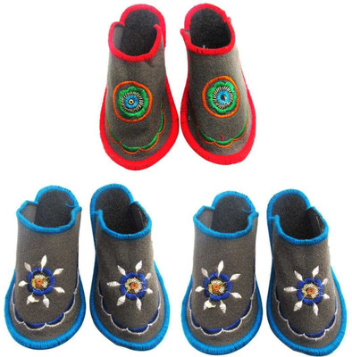 

Champaliya Slippers, Multicolor