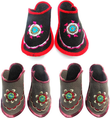 

Champaliya Slippers, Multicolor