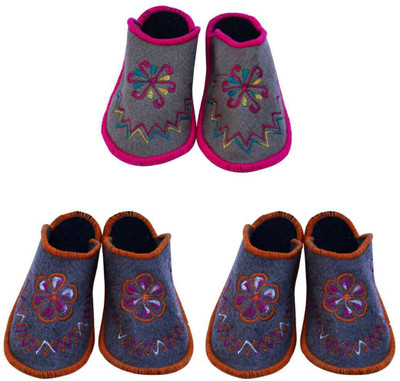 

Champaliya Slippers, Multicolor
