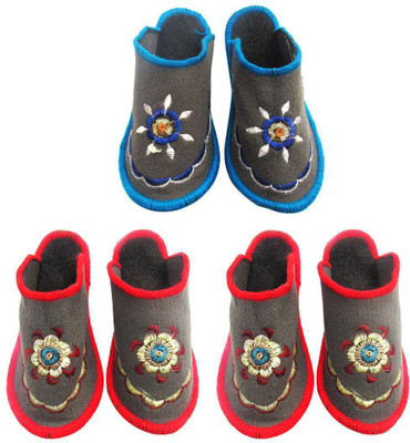 

Shilipi Perokars Slippers, Multicolor