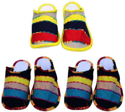 

Shree Sai Slippers, Multicolor
