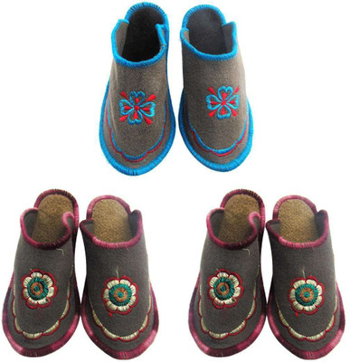 

Shilipi Perokars Slippers, Multicolor