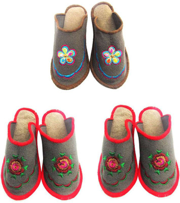 

Shree Sai Slippers, Multicolor