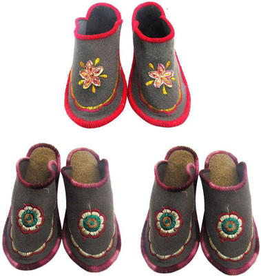 

Shilipi Perokars Slippers, Multicolor