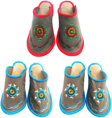 

Shree Sai Slippers, Multicolor
