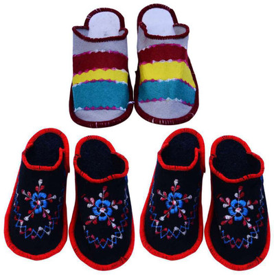 

Champaliya Slippers, Multicolor