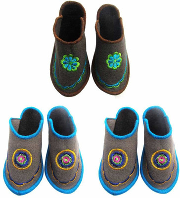 

Champaliya Slippers, Multicolor