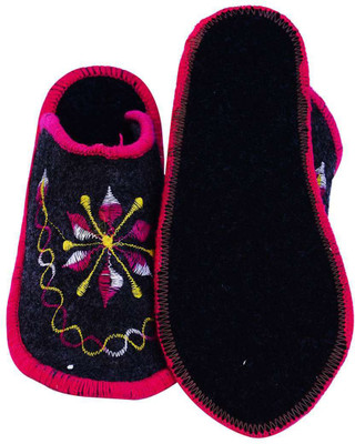 

Champaliya Slippers, Multicolor