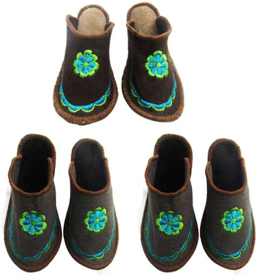 

Champaliya Slippers, Multicolor