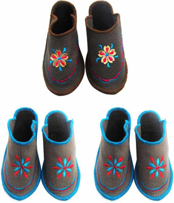 

Shree Sai Slippers, Multicolor