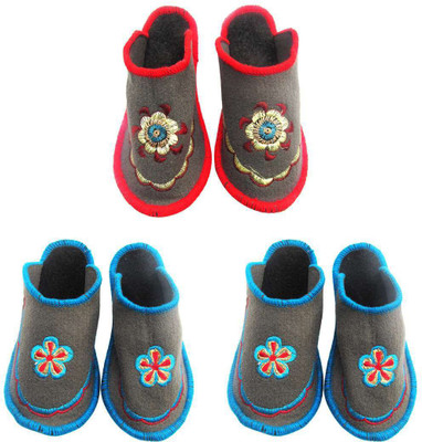 

Shilipi Perokars Slippers, Multicolor