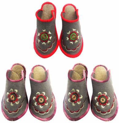 

Shree Sai Slippers, Multicolor