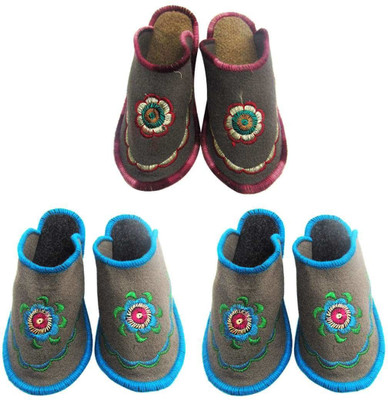 

Shree Sai Slippers, Multicolor