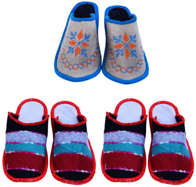 

Shree Sai Slippers, Multicolor