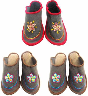 

Shree Sai Slippers, Multicolor