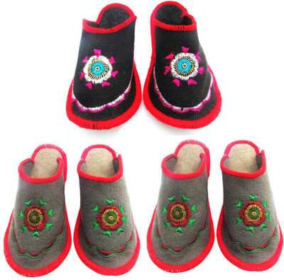 

Shree Sai Slippers, Multicolor