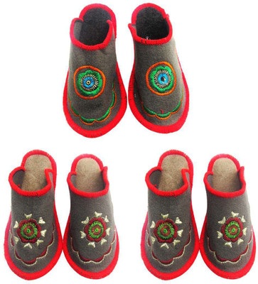 

Shilipi Perokars Slippers, Multicolor