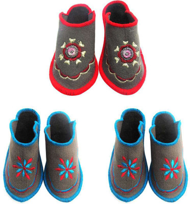 

Shilipi Perokars Slippers, Multicolor