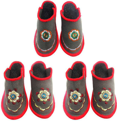 

Shilipi Perokars Slippers, Multicolor