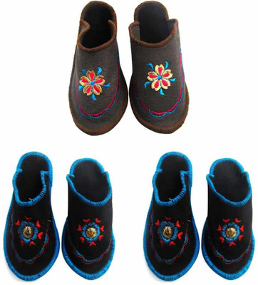 

Shree Sai Slippers, Multicolor