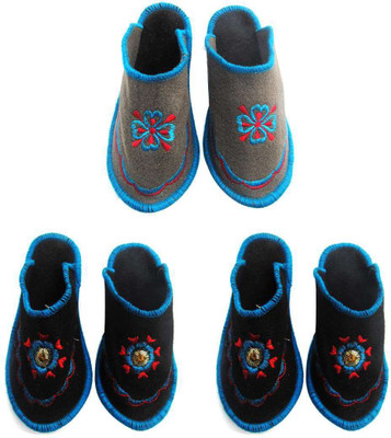 

Shree Sai Slippers, Multicolor