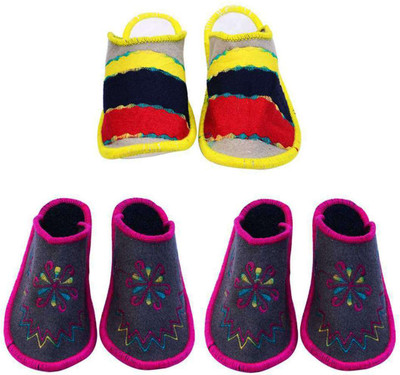 

Shilipi Perokars Slippers, Multicolor