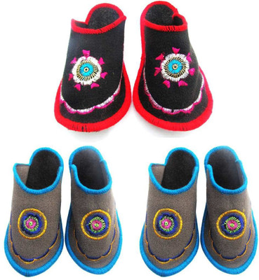 Champaliya Slippers, Multicolor