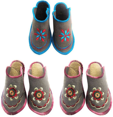 

Shree Sai Slippers, Multicolor