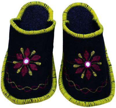 

Champaliya Slippers, Multicolor