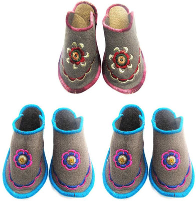 

Champaliya Slippers, Multicolor