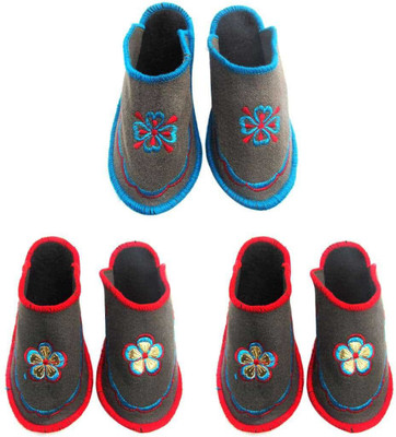 

Champaliya Slippers, Multicolor